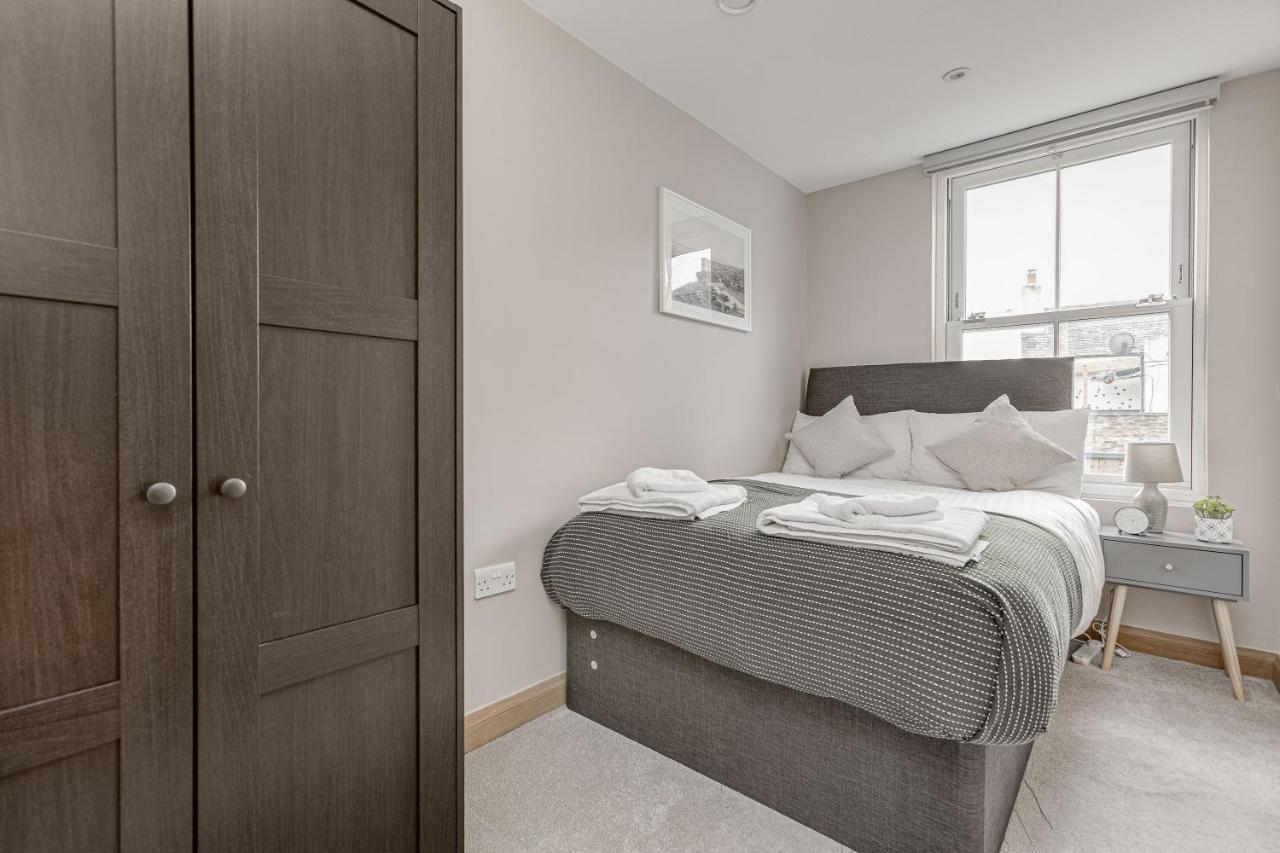 Contemporary 2 Bedroom Apt, Town Centre By Tent Serviced Apartments Chertsey Exterior foto